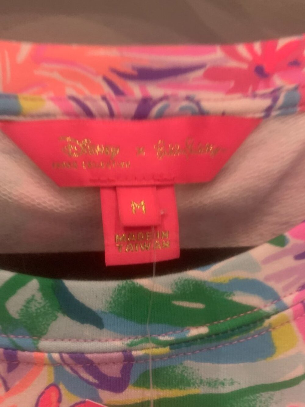Lilly Pulitzer Disney Dreamin Sweatshirt NWT sz. M $118 - Picture 3 of 4
